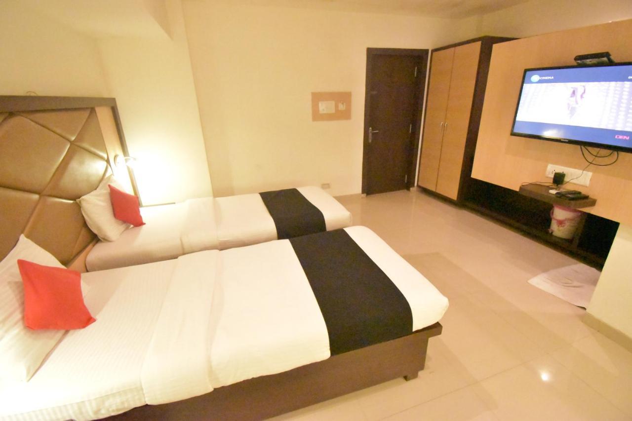 Hotel Everest Lodging Nová Bombaj Exteriér fotografie